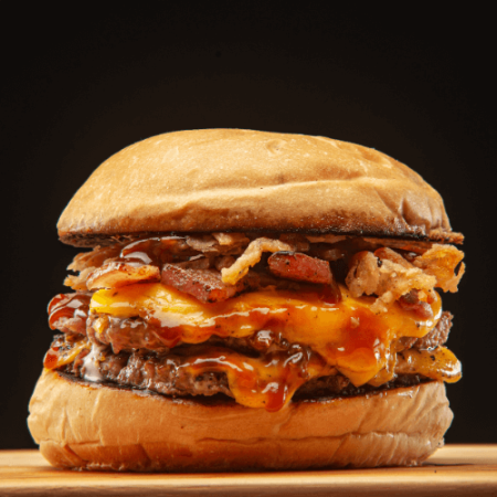 Hambúrguer Duplo com Bacon, Queijo e Molho Especial